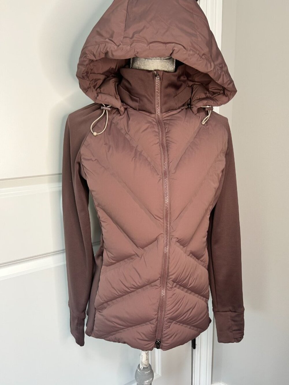 Athleta Inlet Down Puffer Jacket Smoked Almond Brown Size M EUC - Picture 8 of 8